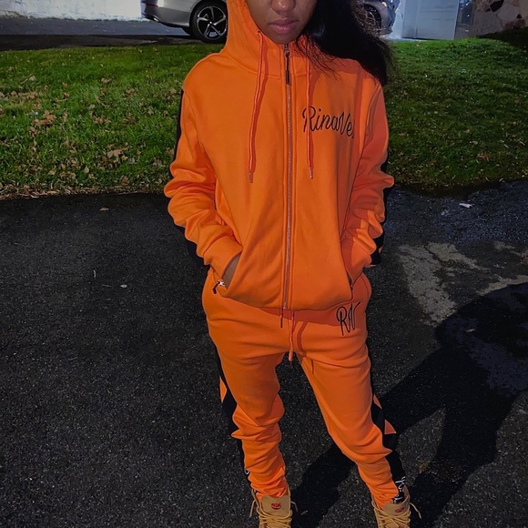 RinaVeli Sweatsuits 🤍 - Picture 2 of 5